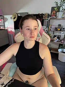 Snapshot of sweetest_pie chatting on 28, 6, 2026 sweetest pie online show from 28, 6, 2026
