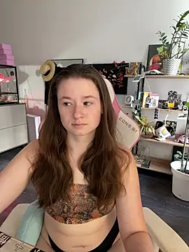 Snapshot of sweetest_pie chatting on 3, 7, 2026 sweetest pie online show from 3, 7, 2026