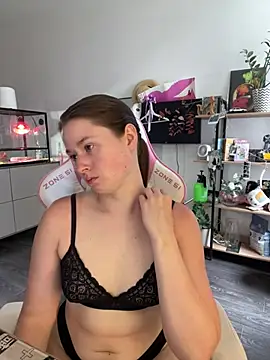 Snapshot of sweetest_pie chatting on 9, 7, 2026 sweetest pie online show from 9, 7, 2026