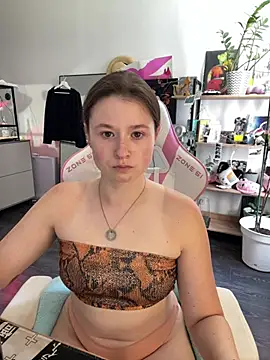 Snapshot of sweetest_pie chatting on 17, 7, 2026 sweetest pie online show from 17, 7, 2026