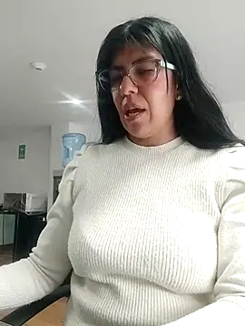 aisha latina online show from 14, 10, 2025