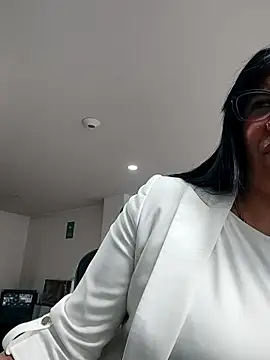 aisha latina online show from 13, 4, 2026