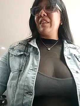 Snapshot of aisha_latina chatting on 30, 4, 2026 aisha latina online show from 30, 4, 2026