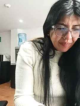 Snapshot of aisha_latina chatting on 27, 5, 2026 aisha latina online show from 27, 5, 2026