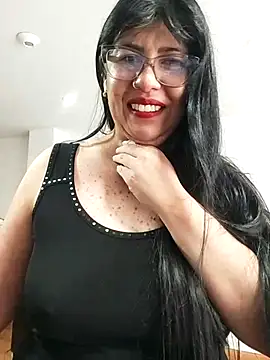 Snapshot of aisha_latina chatting on 9, 7, 2026 aisha latina online show from 9, 7, 2026