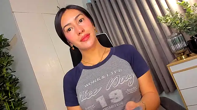 Snapshot of Jasmine_Elcock chatting on 14, 4, 2026 Jasmine Elcock online show from 14, 4, 2026