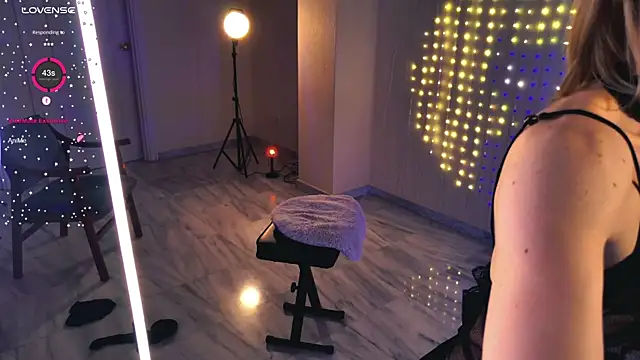 Snapshot of Arielle__03 chatting on 17, 5, 2026 Arielle 03 online show from 17, 5, 2026