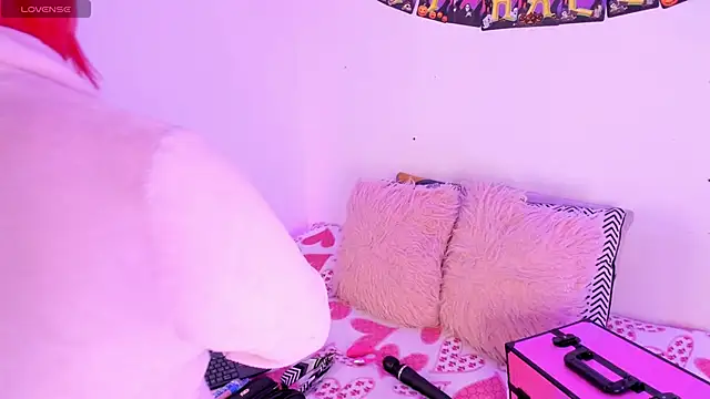 SophieRossi online show from 8, 10, 2025