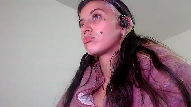 Snapshot of mariecam420 chatting on 17, 12, 2024 mariecam420 online show from 17, 12, 2024