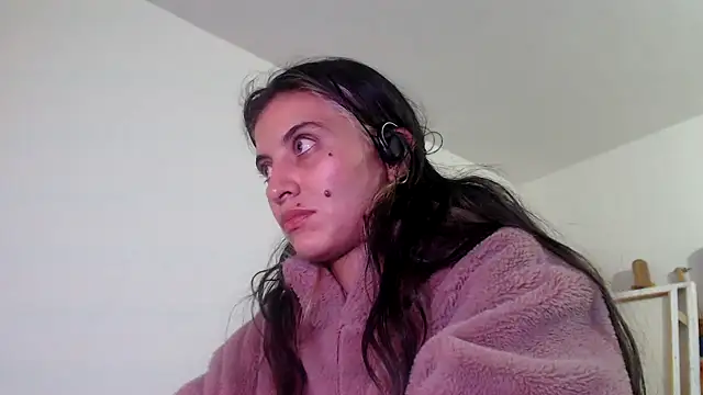 Snapshot of mariecam420 chatting on 17, 12, 2024 mariecam420 online show from 17, 12, 2024