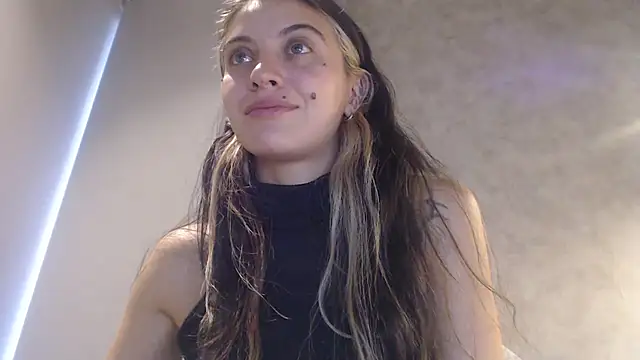 Snapshot of mariecam420 chatting on 7, 1, 2025 mariecam420 online show from 7, 1, 2025