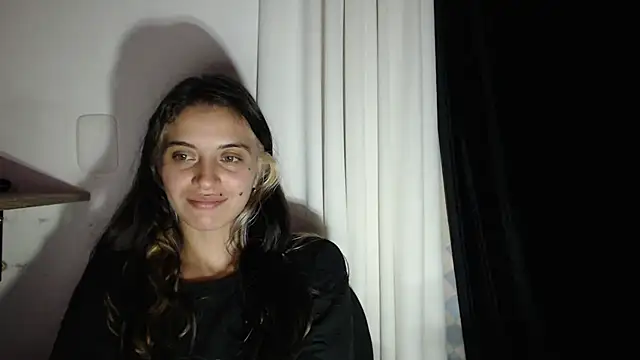 Snapshot of mariecam420 chatting on 15, 1, 2025 mariecam420 online show from 15, 1, 2025
