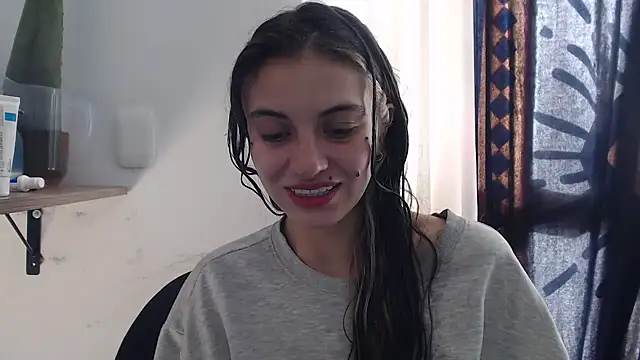 Snapshot of mariecam420 chatting on 15, 1, 2025 mariecam420 online show from 15, 1, 2025
