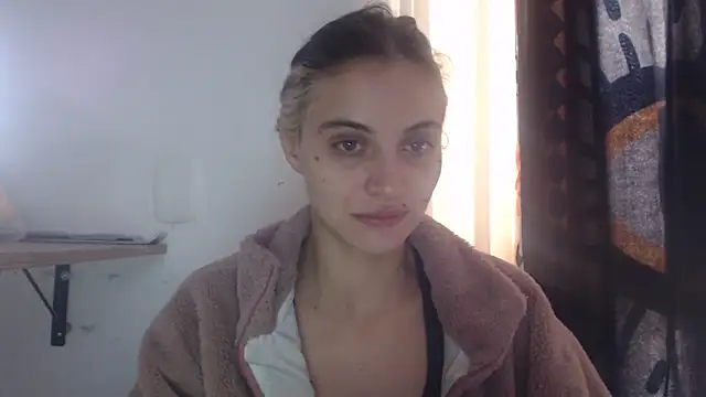 Snapshot of mariecam420 chatting on 25, 1, 2025 mariecam420 online show from 25, 1, 2025
