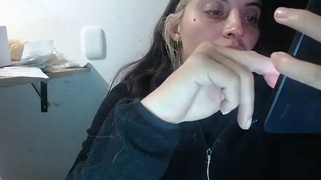 Snapshot of mariecam420 chatting on 28, 1, 2025 mariecam420 online show from 28, 1, 2025