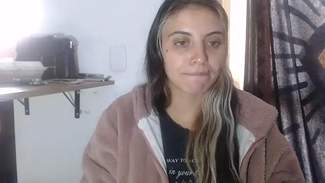 Snapshot of mariecam420 chatting on 18, 2, 2025 mariecam420 online show from 18, 2, 2025