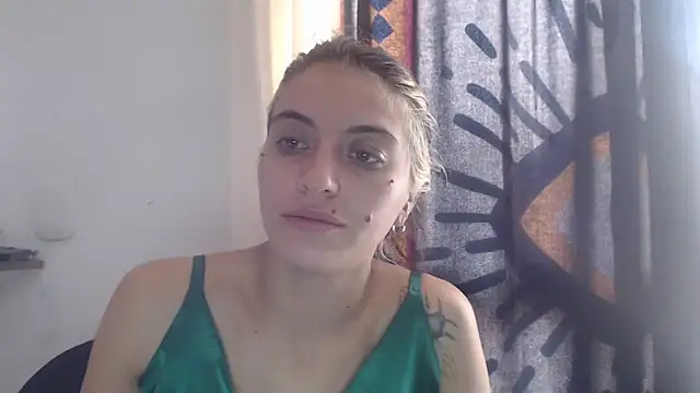 Snapshot of mariecam420 chatting on 27, 2, 2025 mariecam420 online show from 27, 2, 2025