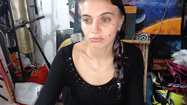 Snapshot of mariecam420 chatting on 8, 3, 2025 mariecam420 online show from 8, 3, 2025