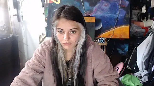 Snapshot of mariecam420 chatting on 13, 3, 2025 mariecam420 online show from 13, 3, 2025