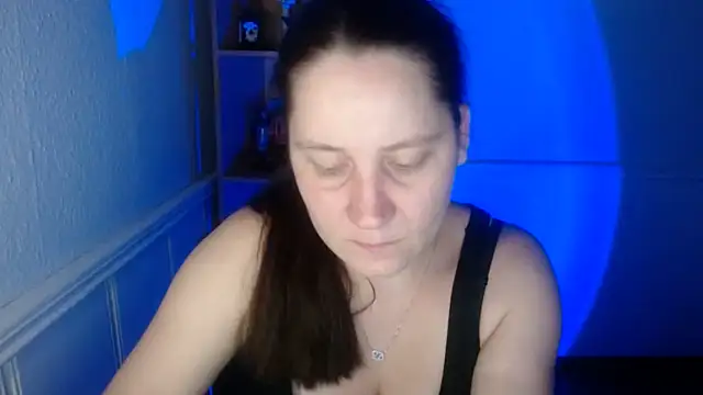 JosieJun  online show from 15, 10, 2025