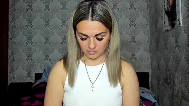 NicoletMoore online show from 21, 4, 2026