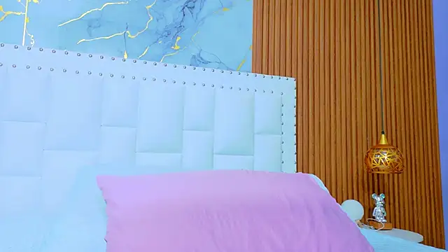 IrresistibleMilf online show from 15, 10, 2025