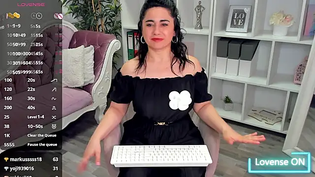 Snapshot of EmaBrownie chatting on 11, 6, 2026 EmaBrownie online show from 11, 6, 2026