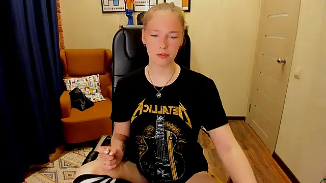  fiona Love online show from 6, 4, 2026