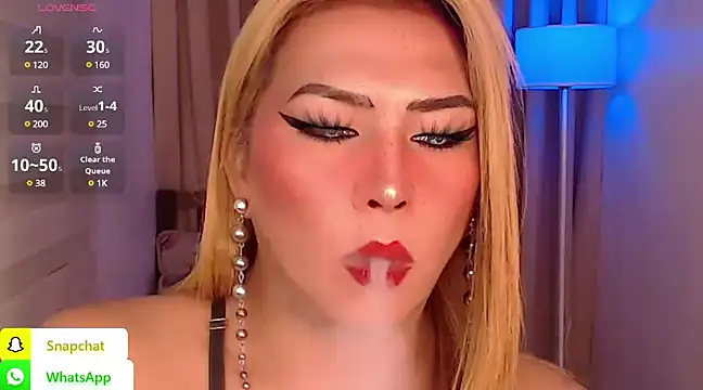 Snapshot of QUEEN_GIAMOORE69 chatting on 14, 12, 2024 QUEEN GIAMOORE69 online show from 14, 12, 2024