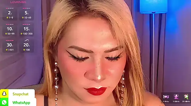 Snapshot of QUEEN_GIAMOORE69 chatting on 5, 1, 2025 QUEEN GIAMOORE69 online show from 5, 1, 2025