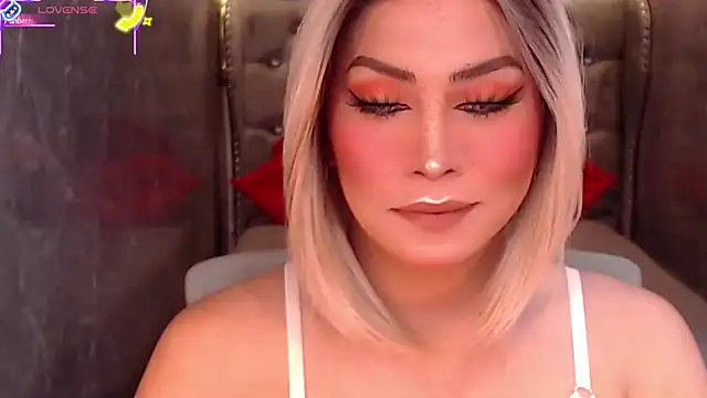 Snapshot of QUEEN_GIAMOORE69 chatting on 22, 9, 2025 QUEEN GIAMOORE69 online show from 22, 9, 2025