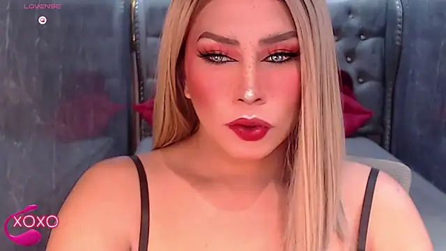 Snapshot of QUEEN_GIAMOORE69 chatting on 28, 9, 2025 QUEEN GIAMOORE69 online show from 28, 9, 2025