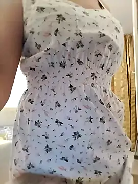 baby sweet girl  online show from 2, 1, 2025