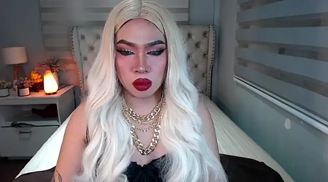 RebecaNextToYou online show from 5, 2, 2025