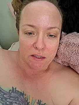 julimonroe online show from 28, 2, 2025