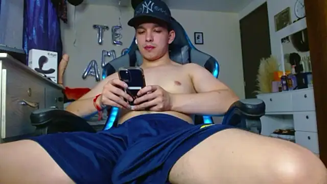 Snapshot of Angel-Twink chatting on 21, 6, 2026 Angel-Twink online show from 21, 6, 2026