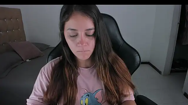 EmmaGrace1999 online show from 6, 12, 2024