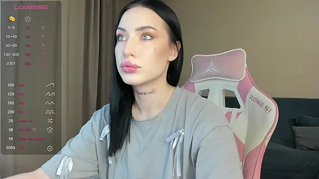 Snapshot of JenniferQueen11 chatting on 18, 12, 2024 JenniferQueen11 online show from 18, 12, 2024