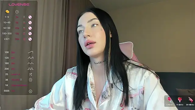 Snapshot of JenniferQueen11 chatting on 7, 1, 2025 JenniferQueen11 online show from 7, 1, 2025