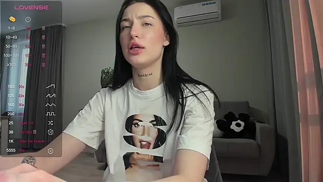 Snapshot of JenniferQueen11 chatting on 7, 2, 2025 JenniferQueen11 online show from 7, 2, 2025