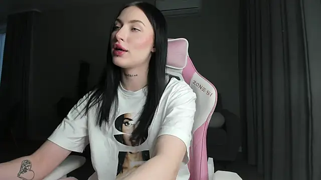 Snapshot of JenniferQueen11 chatting on 19, 2, 2025 JenniferQueen11 online show from 19, 2, 2025