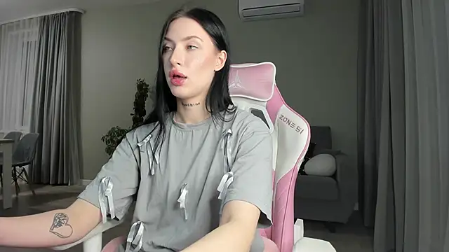 Snapshot of JenniferQueen11 chatting on 21, 2, 2025 JenniferQueen11 online show from 21, 2, 2025