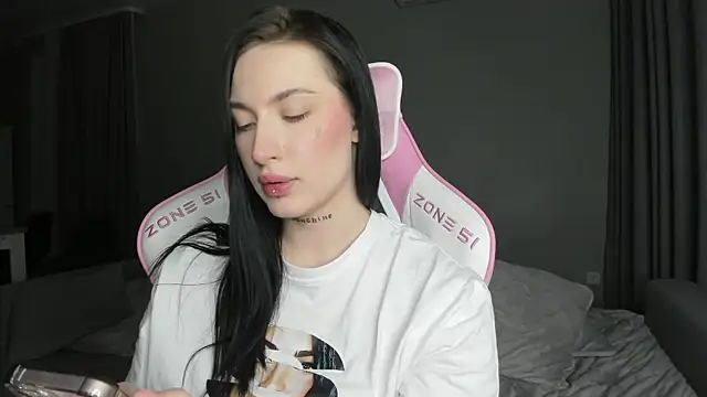 Snapshot of JenniferQueen11 chatting on 16, 3, 2025 JenniferQueen11 online show from 16, 3, 2025