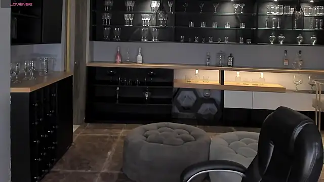 Snapshot of MadelineFox chatting on 9, 4, 2026 MadelineFox online show from 9, 4, 2026