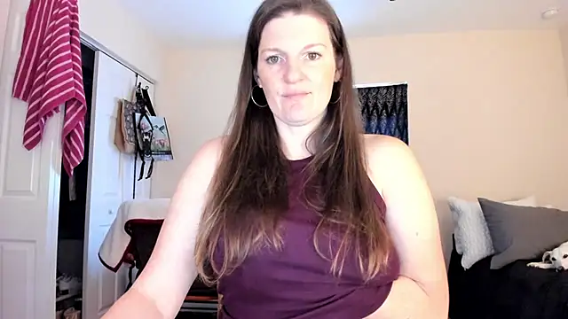 Kelly Carolina online show from 2, 1, 2025