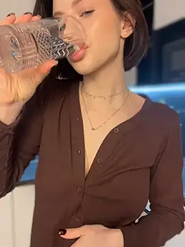 Camilla Railian online show from 4, 1, 2025