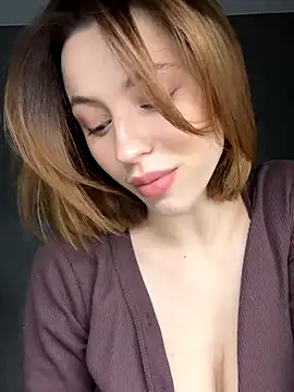 Camilla Railian online show from 3, 10, 2025