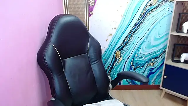 Amy Ronan online show from 5, 11, 2025