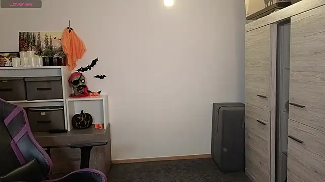 Snapshot of TinniAngel chatting on 11, 10, 2025 TinniAngel online show from 11, 10, 2025