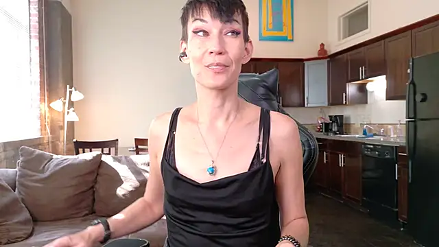 Snapshot of EveEnigma chatting on 1, 10, 2025 EveEnigma online show from 1, 10, 2025